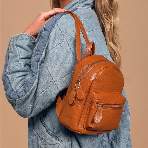 NWOT Lulu’s faux crocodile cognac backpack - Picture 1 of 7